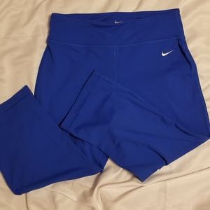Small nike 3/4 leggings